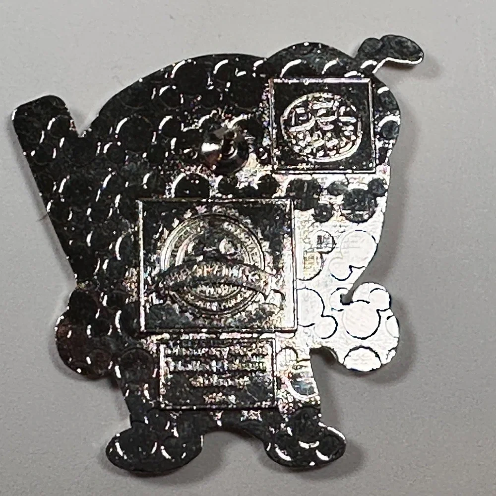Disney pin dee